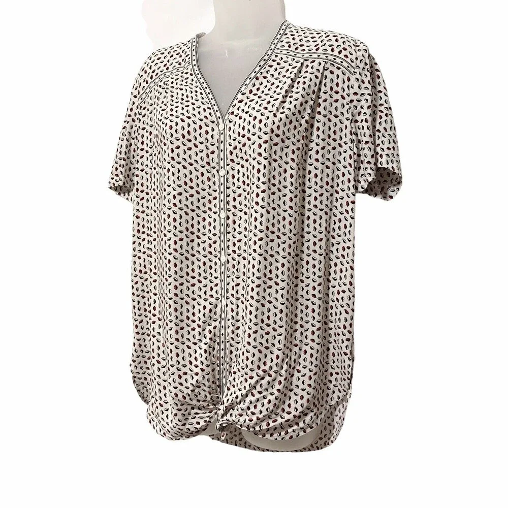 Max Studio White and Black Lip Patterned Blouse - Picture 3 of 12